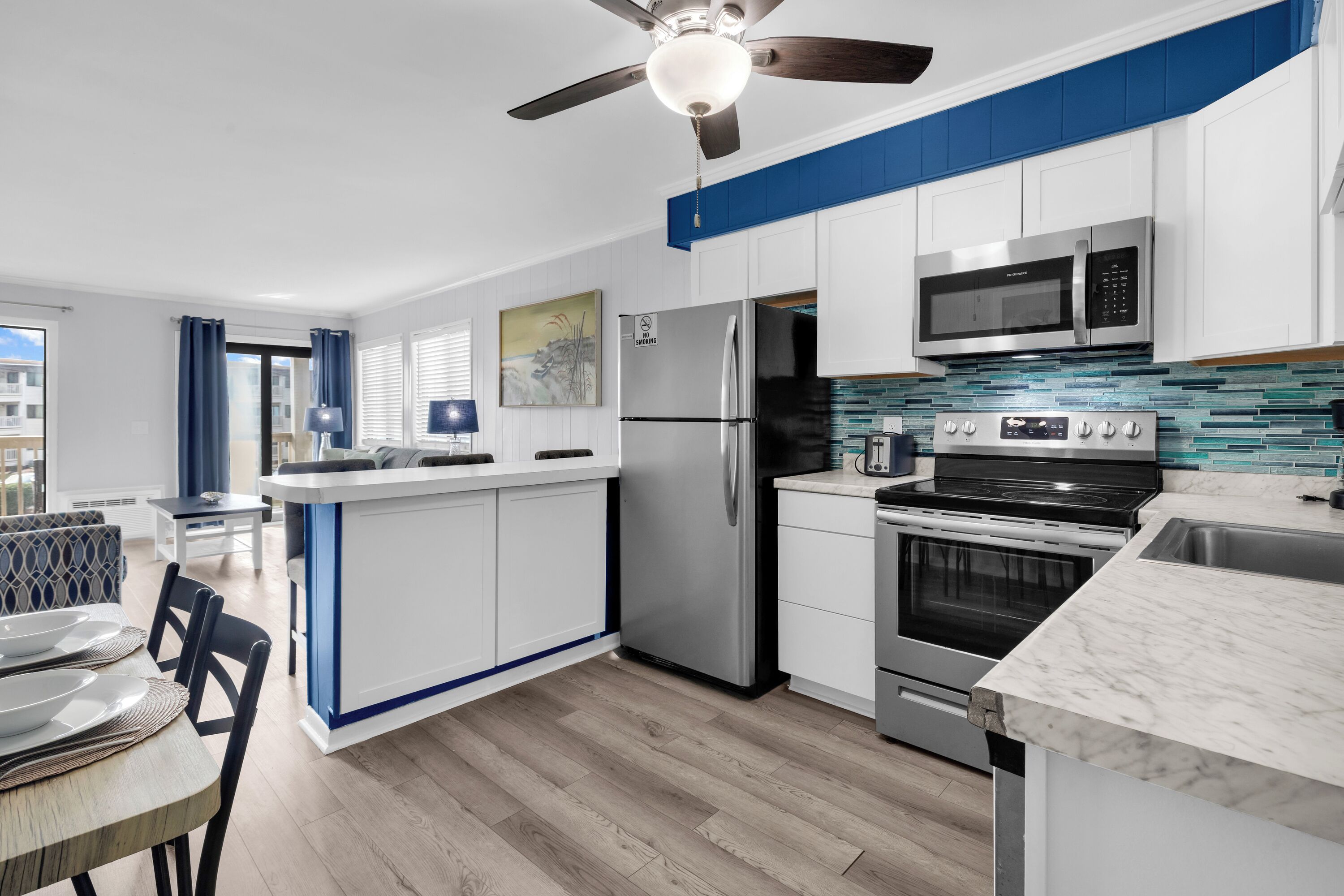 Comfort Condo, 2 Bedrooms, Balcony, Ocean View | Private kitchen | Fridge, microwave, oven, stovetop