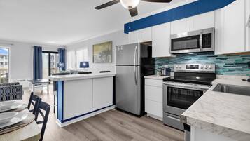 Comfort Condo, 2 Bedrooms, Balcony, Ocean View | Private kitchen | Fridge, microwave, oven, stovetop