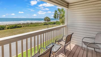 Condo exclusivo, 2 quartos, sacada, vista para o oceano | Sacada