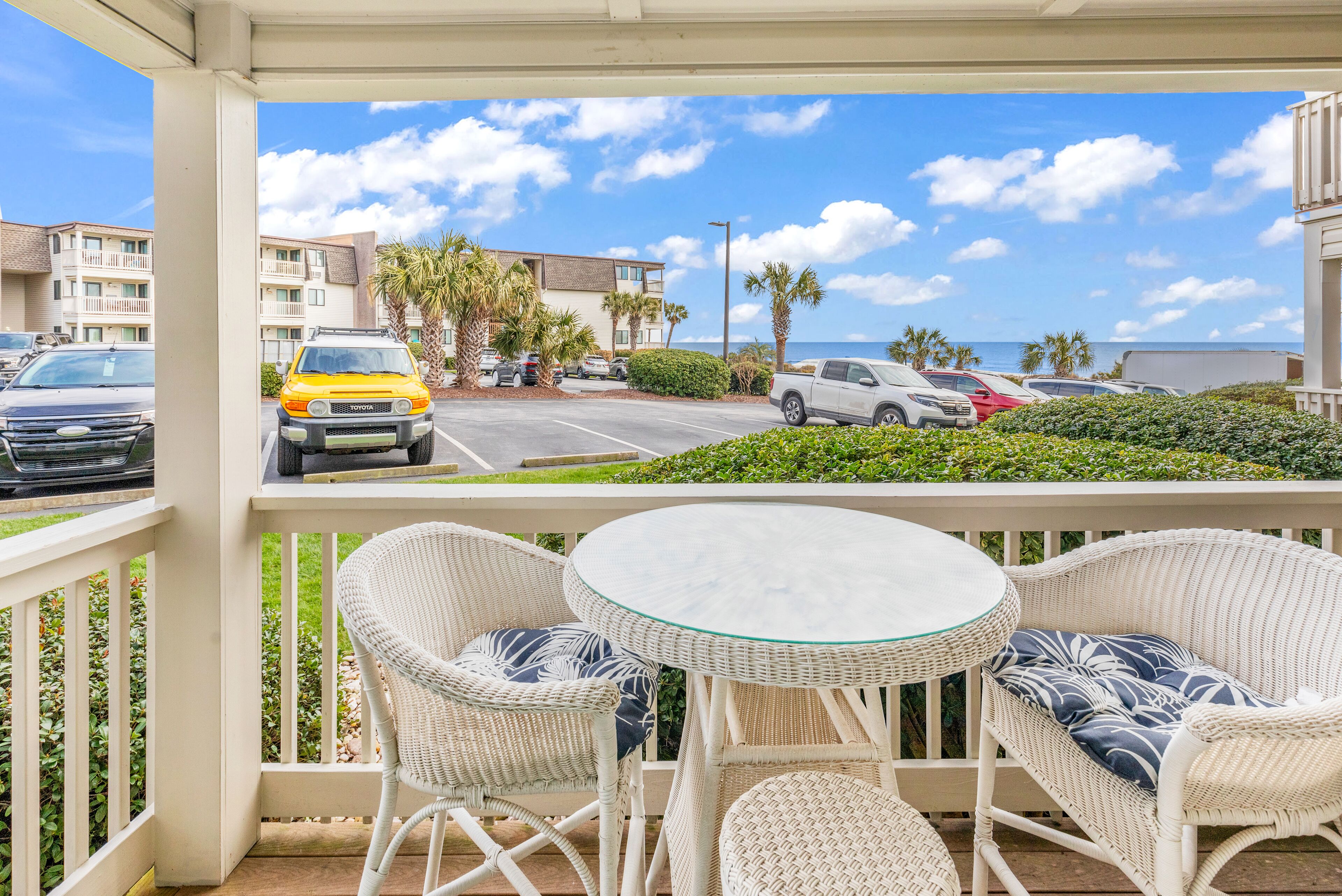 Signature Condo, 2 Bedrooms, Balcony, Ocean View | In-room dining