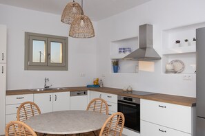 Fridge, microwave, oven, stovetop - Villa ILI - An Uncompromised luxurious escape  (Naxos)