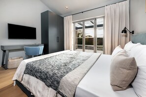 3 bedrooms, iron/ironing board, travel crib, free WiFi