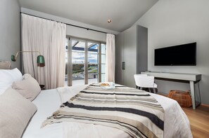 3 bedrooms, iron/ironing board, travel crib, free WiFi