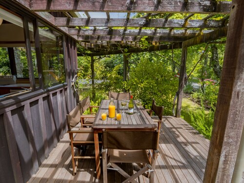 Secret Garden Lodge - Marahau Holiday Home