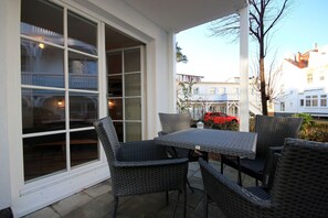 Unclassified image, 3 of 11, button