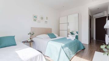 Strykjärn/strykbräda, wi-fi och sängkläder