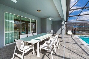 Outdoor dining - Windsor Island Luxury | Home in Windsor Island Resort, Private Pool, Arcade (Davenport)
