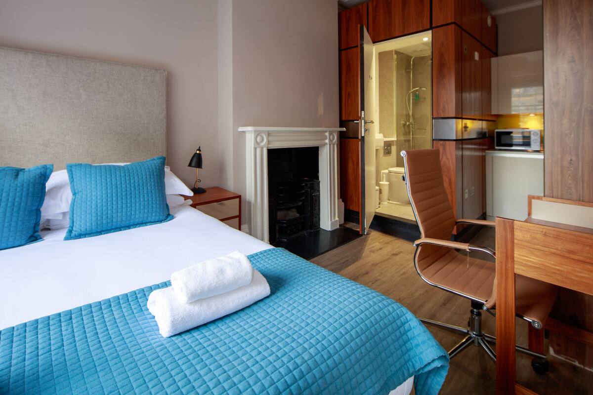 Junior Studio Suite | 1 bedroom, desk, blackout drapes, soundproofing