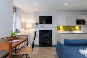 Standard Studio | Living area | LCD TV