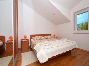 2 chambres, fer et planche à repasser, Wi-Fi, draps fournis