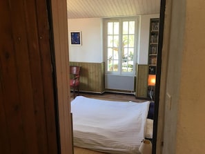 2 chambres, bureau, fer et planche à repasser, Wi-Fi gratuit