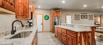 6Bdrm.Pool Table! Launch nearby! Lake Texoma!