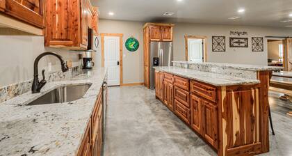 6Bdrm.Pool Table! Launch nearby! Lake Texoma!