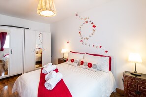 3 habitaciones, tabla de planchar con plancha, wifi y ropa de cama