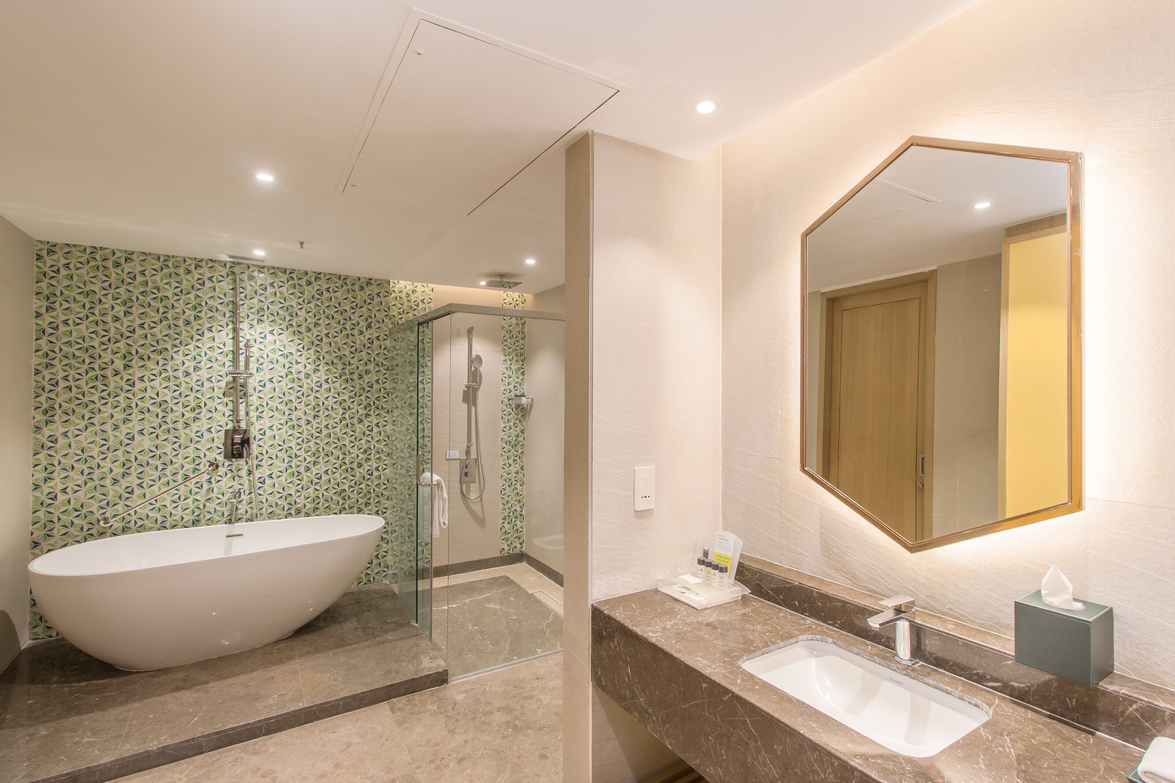 suite, 1 bedroom | bathroom | shower, rainfall showerhead, free toiletries, hair dryer