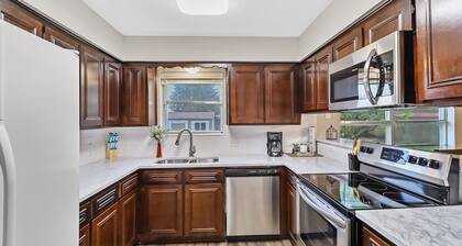 Remodeled house 3BR/2BA Sleeps 10, self-check in