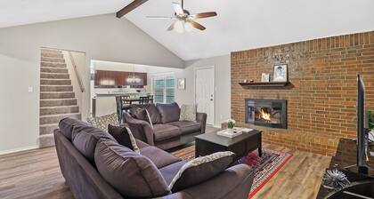 Remodeled house 3BR/2BA Sleeps 10, self-check in