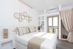 3 bedrooms, in-room safe, iron/ironing board, travel cot - Villa Sofia for 7 cycladic inspired villa near Plaka Beach (Naxos)