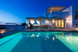 Outdoor pool - Villa Sofia for 7 cycladic inspired villa near Plaka Beach (Naxos)