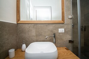 Apartment, 2 Bedrooms | Bathroom sink - Luxus Gardoncino (Manerba del Garda)
