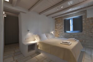 4 bedrooms, iron/ironing board, travel cot, free WiFi