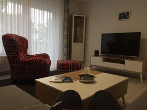 تلفزيون، كُتُب، شاشة كمبيوتر