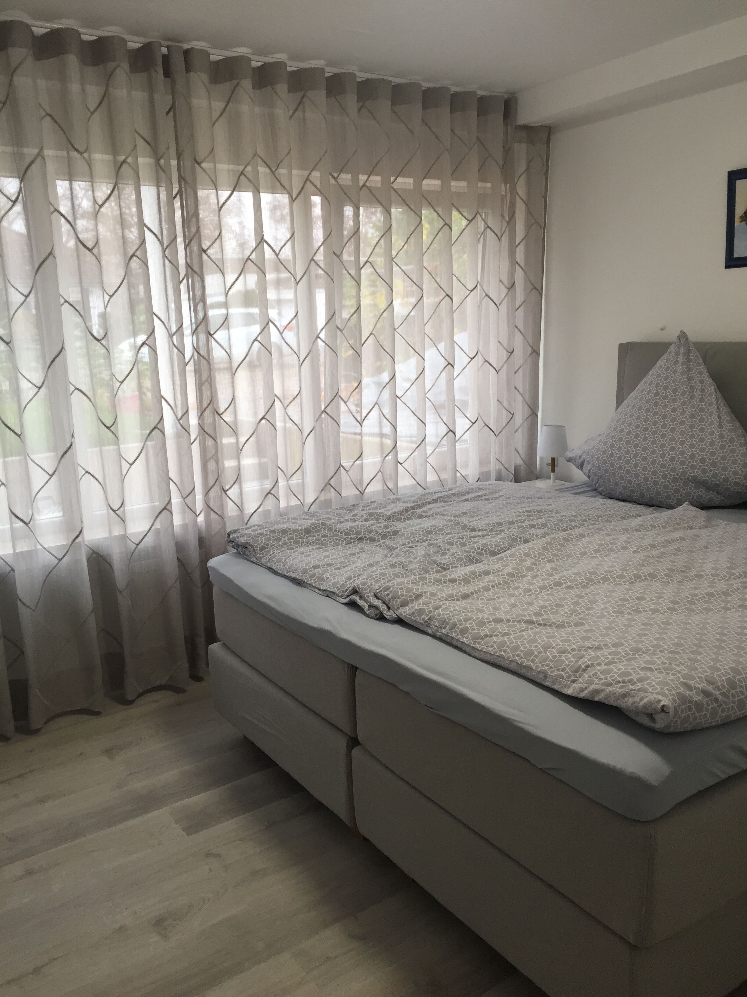 1 makuuhuone, työpöytä, silitysrauta/-lauta, Wi-Fi