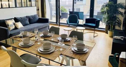 Luxury Green Penthouse Center - Parking