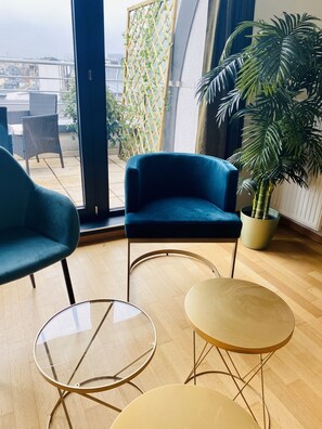 Apartamento ejecutivo | Zona de estar | Smart TV de 55 pulgadas con canales por cable, una televisión