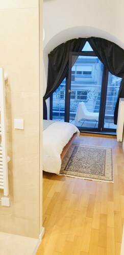 Luxury Green Penthouse Center - Parking