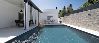 Brand new top villa ***** heated pool, barbecue, only 2 km from the sea