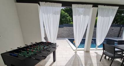Brand new top villa ***** heated pool, barbecue, only 2 km from the sea