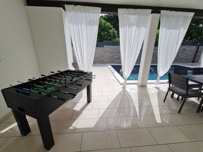 Brand new top villa ***** heated pool, barbecue, only 2 km from the sea