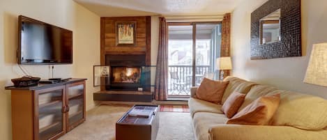 Condo, 1 Bedroom | Living area