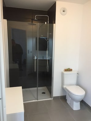 Douche, papier toilette