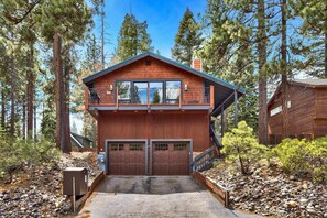 Exterior - Updated Tahoe Home 4 Bedrooms2375S (South Lake Tahoe)