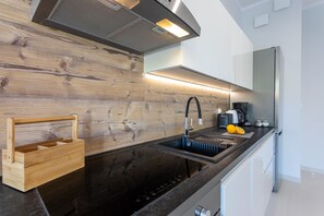 Kühlschrank, Ofen, Herdplatte, Geschirrspüler