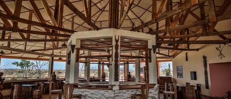 Tägliches kontinentales Frühstück (14 EUR pro Person)