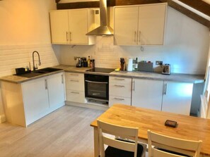 公寓 | 私人厨房 | 微波炉、烤箱、炉灶、电热水壶