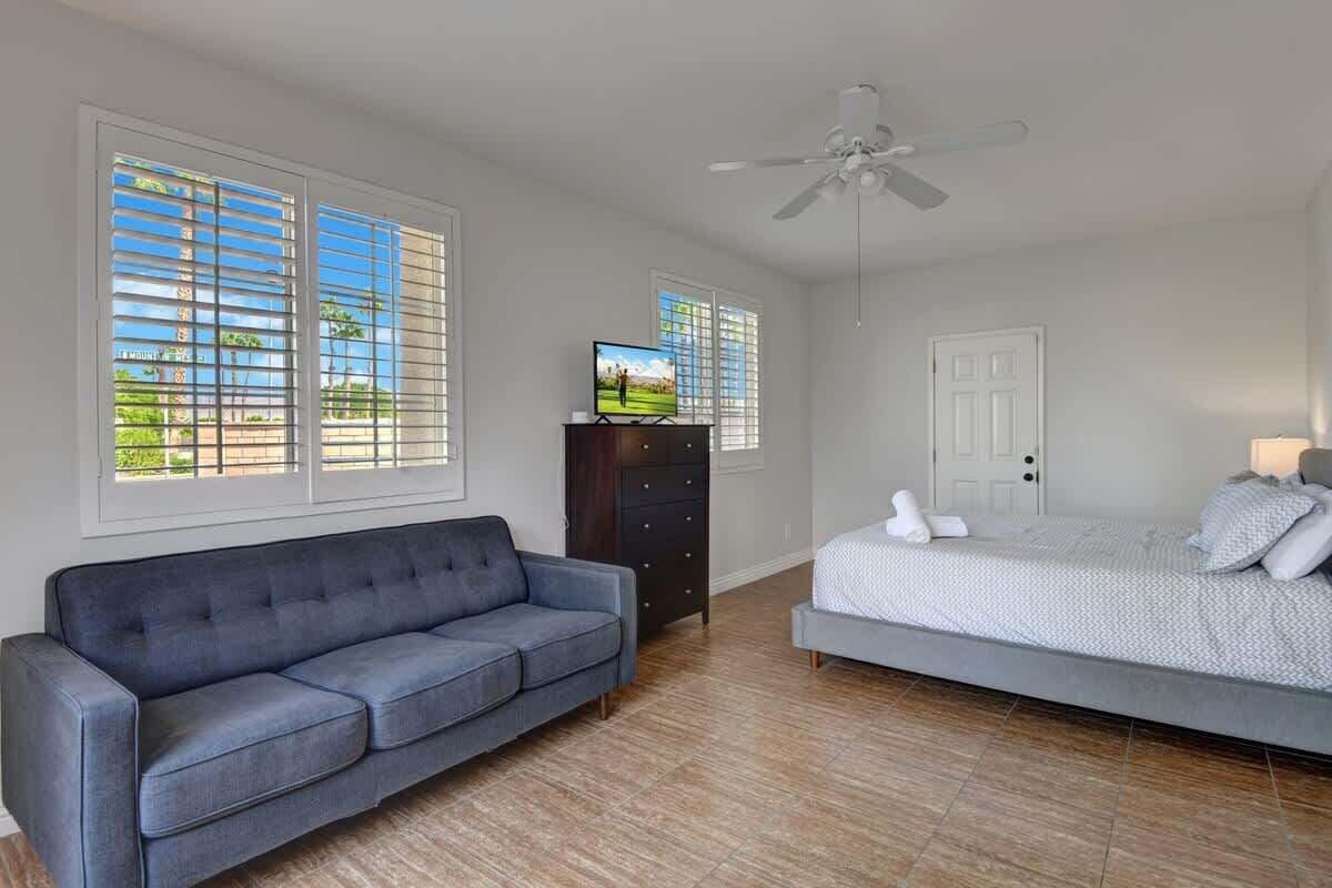 5 habitaciones, tabla de planchar con plancha, cuna de viaje y wifi 