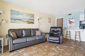 Condo, 1 King Bed with Sofa bed (The Summit 727) | Balcony