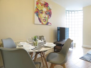 Living area - Park Central Two Bedroom & Parking (Birmingham)