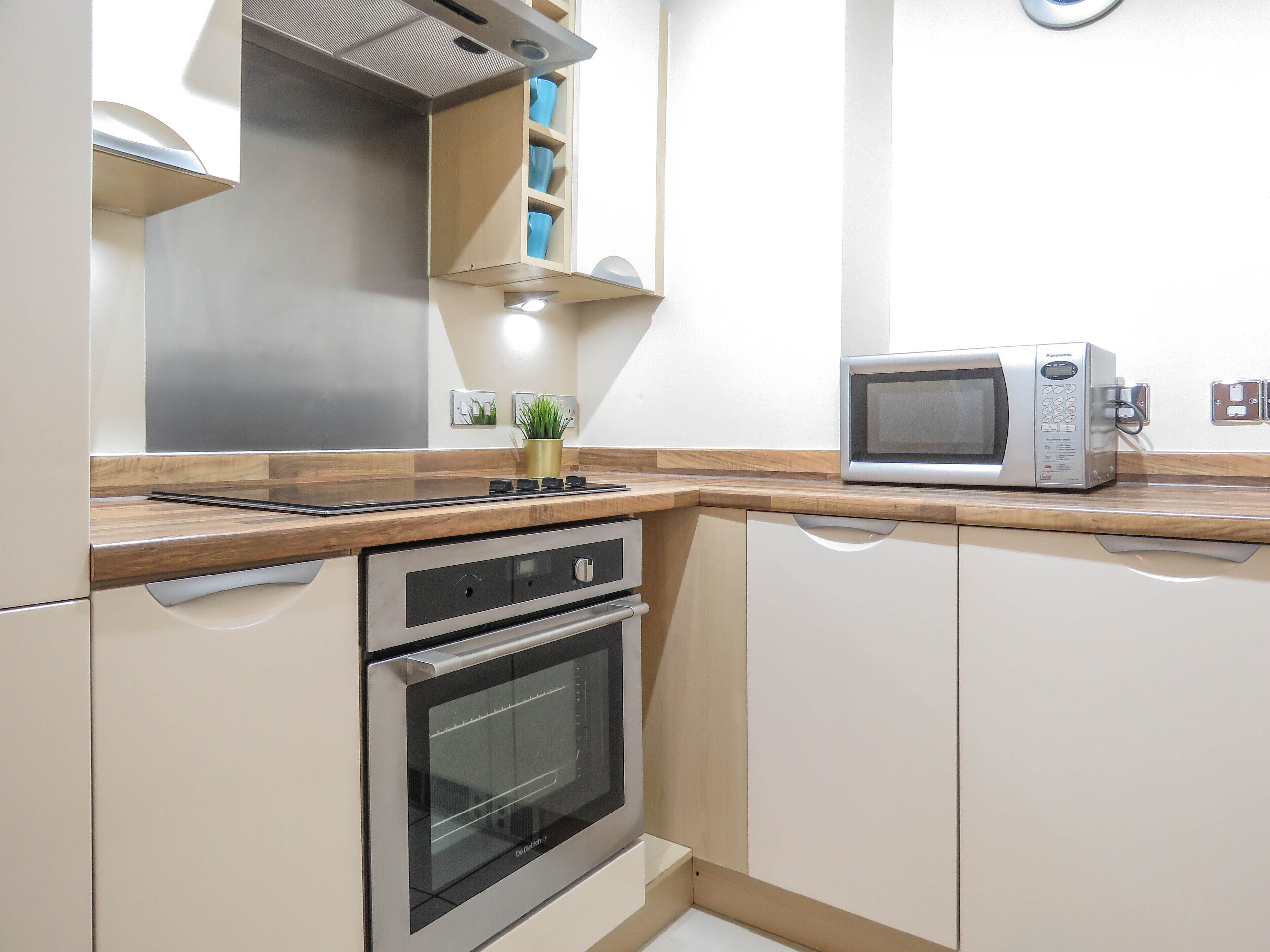 Apartment | Private kitchen | Fridge, microwave, oven, stovetop