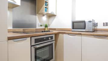 Apartment | Private kitchen | Fridge, microwave, oven, stovetop