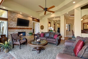 Télévision, cheminée, lecteur de DVD