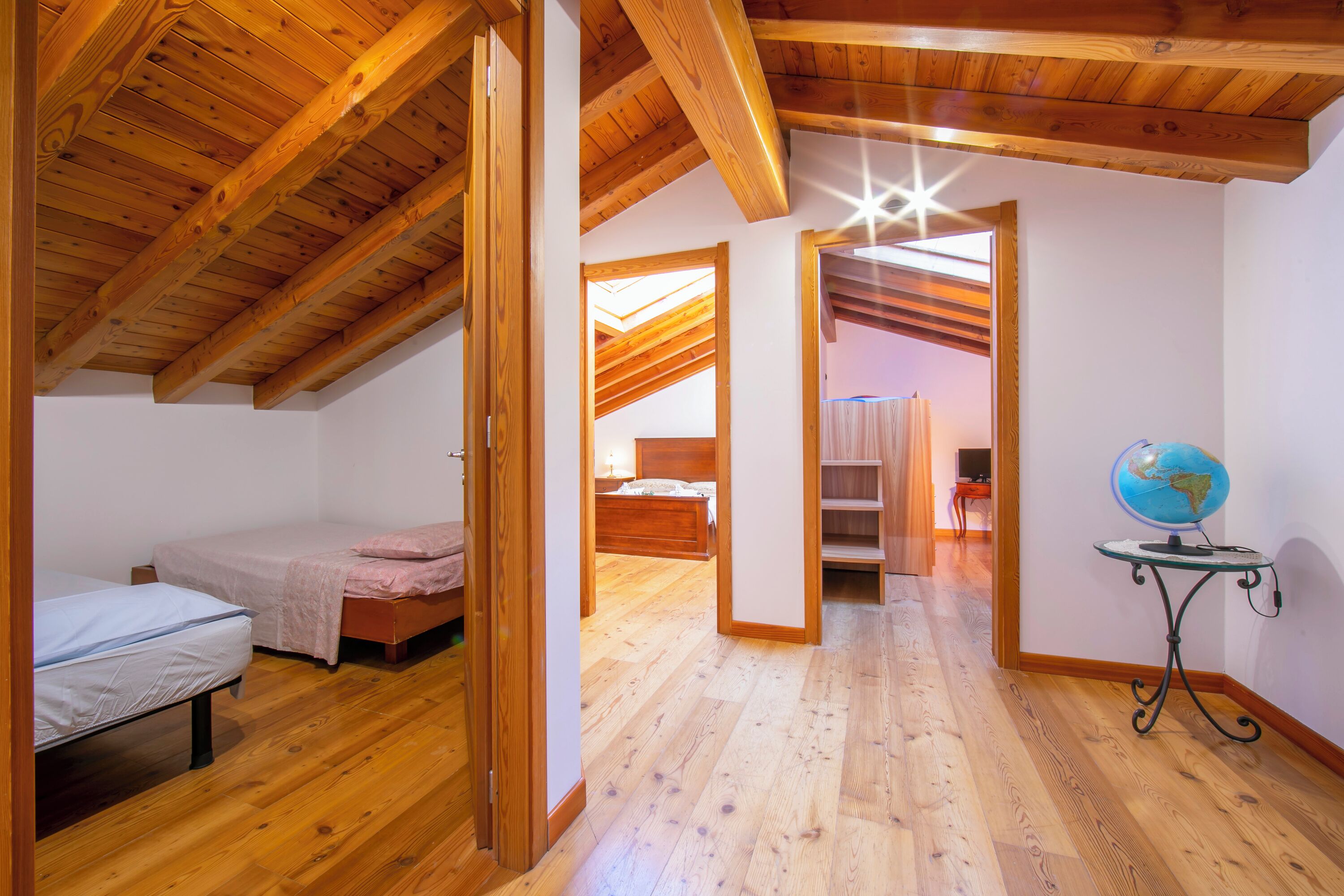 Apartamento familiar, varias habitaciones, junto a la montaña (Il Lago Blu Loft With Pool) | 3 dormitorios, wifi, ropa de cama