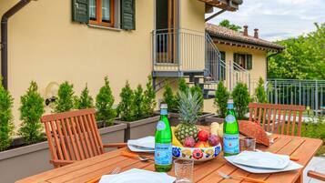 Tempat makan outdoor