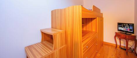 Appartement Familial, plusieurs chambres, côté montagne (Il Lago Blu Loft With Pool) | Intérieur