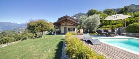 Piscine extérieure (ouverte en saison)