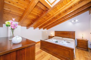 Family Apartment, Multiple Bedrooms, Mountainside (Il Lago Blu Loft With Pool) | 3 bedrooms, WiFi, bed sheets